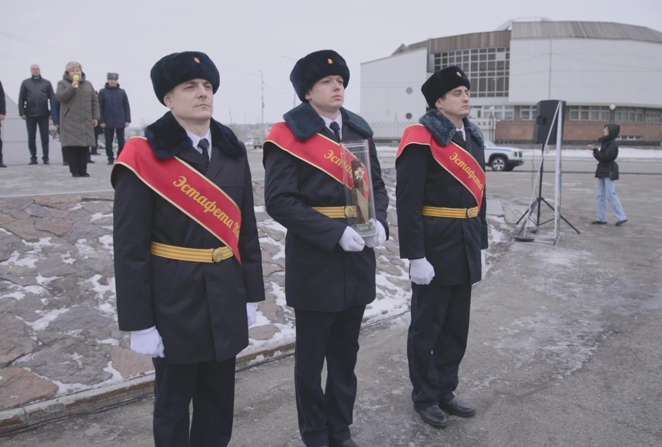 Символ «Эстафета Победы» на Камчатке встретили торжественно и празднично. Фото: пресс-служба правительства Камчатского края.