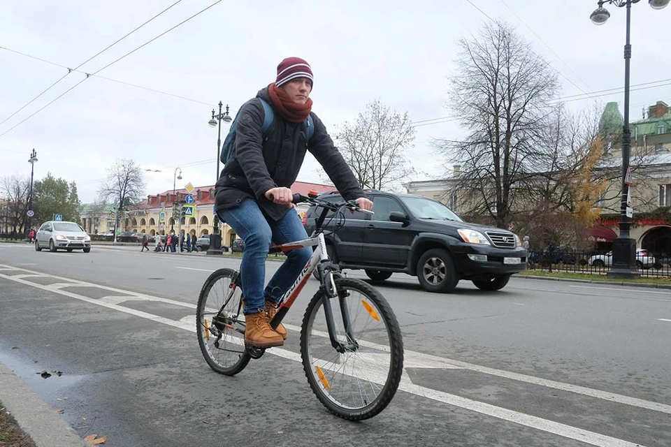 Петербуржцы пользуются велосипедами как летом, так и зимой.