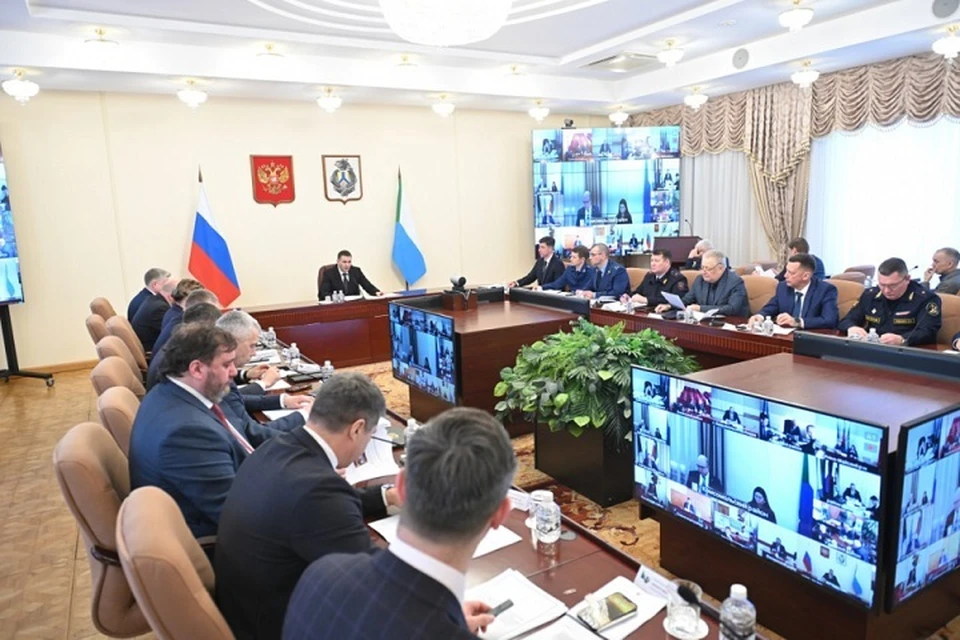 Дмитрий Демешин провел заседание антитеррористической комиссии. ФОТО: Вячеслав РЕУТОВ