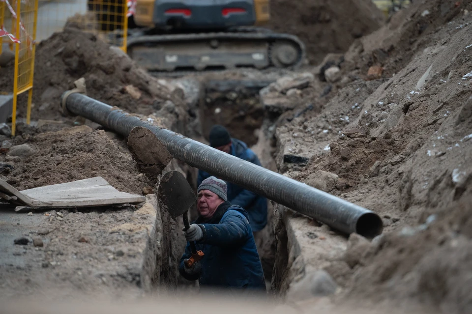 Энергетики начали реконструкцию труб Симоновской тепломагистрали в Петербурге.