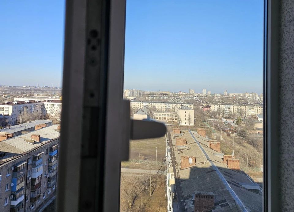 Фурнитуру специально ломали во время осмотра.