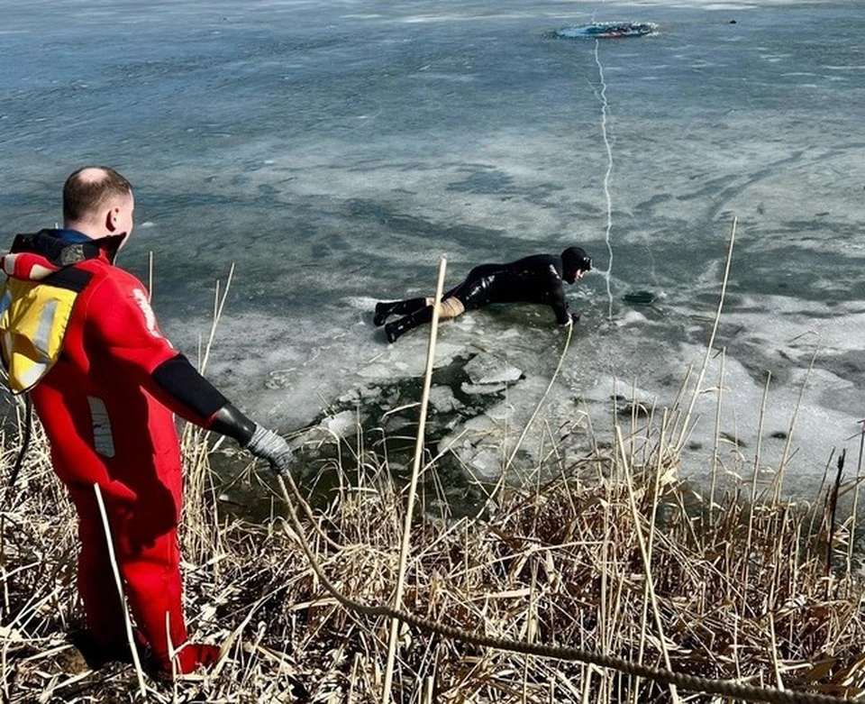 Мужчин сутки искали водолазы. Фото: ГКУ Служба спасения