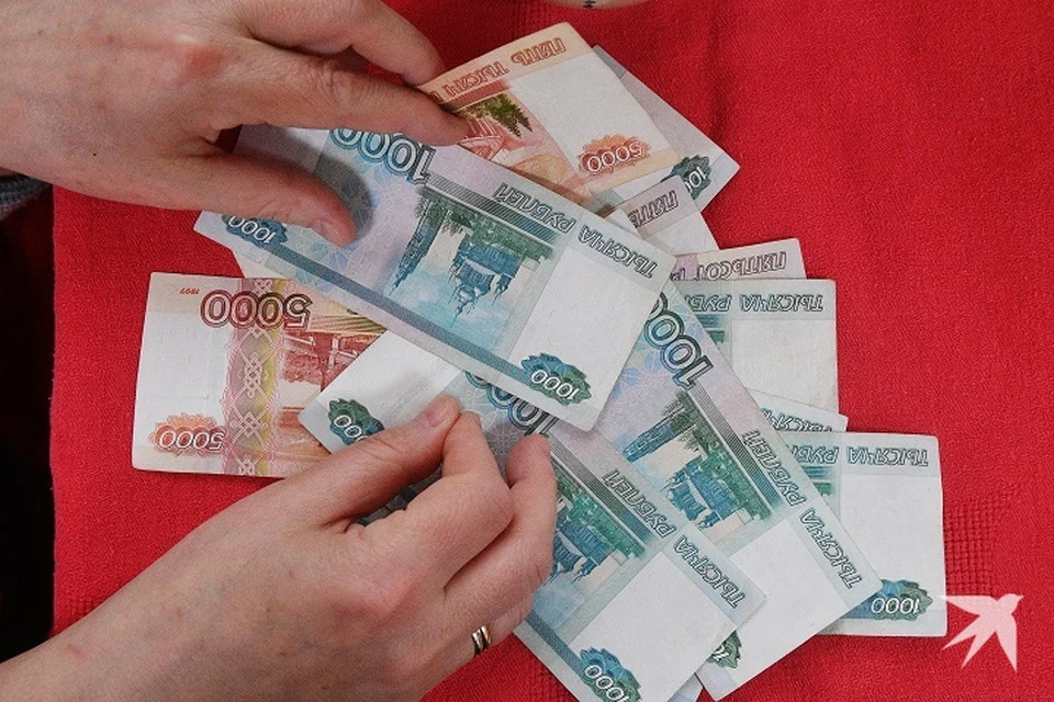 Учителям и воспитателям понизили зарплаты