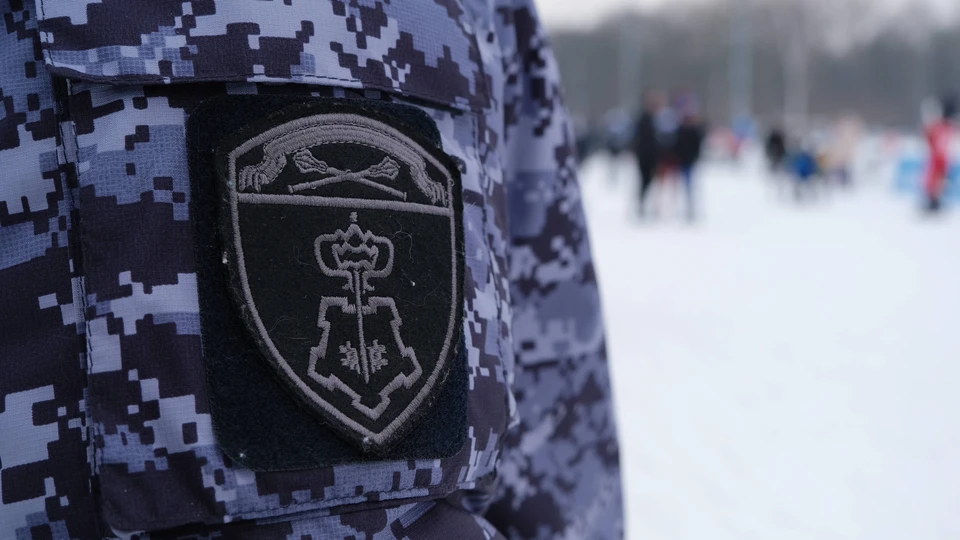 Нападавшего передали полицейским