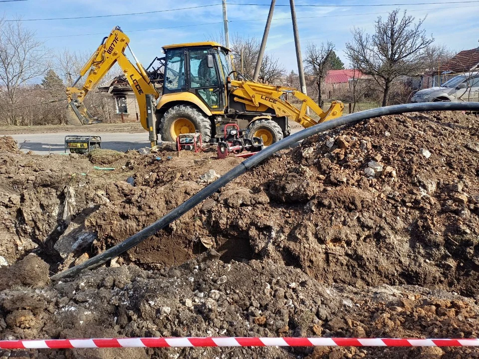 Всего отремонтируют порядка 700 метров труб. Фото - тг-канал администрации Пологовского округа