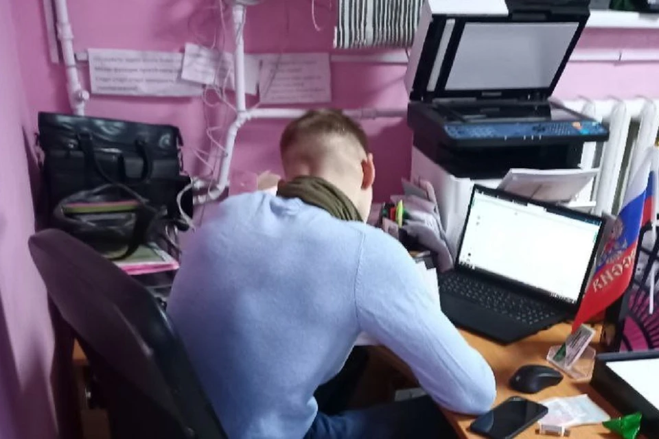 Семья из Новосибирска организовала канал незаконной миграции иностранцев. Фото: УФСБ НСО.