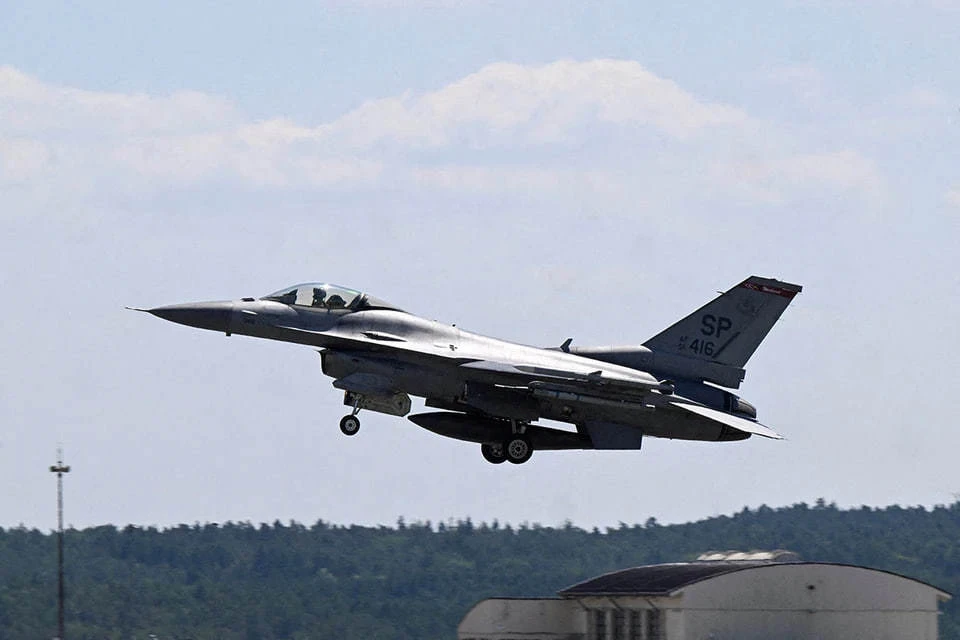 Сенатор Келли: Приостановка передачи данных Украине вызвала проблемы у F-16