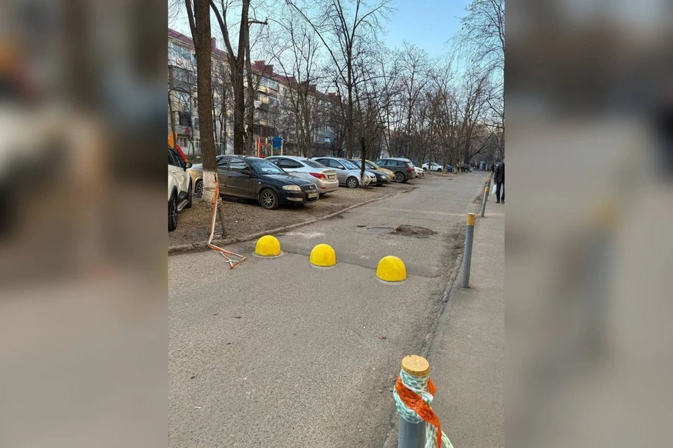 Жители перекрыли проезд бетонными полусферами Фото: t.me/emnaumov