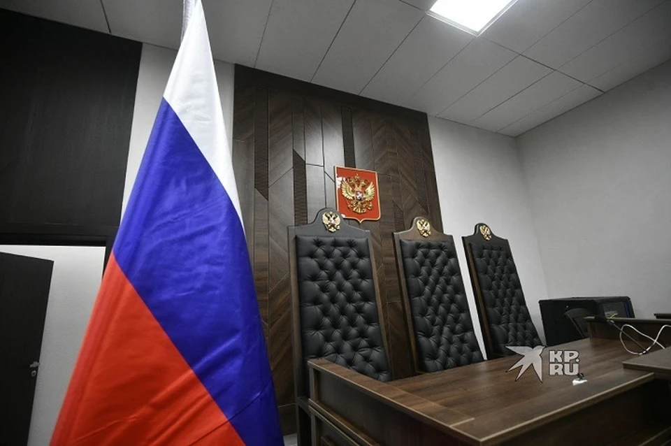 В пользу ребенка суд взыскал 100 тысяч рублей