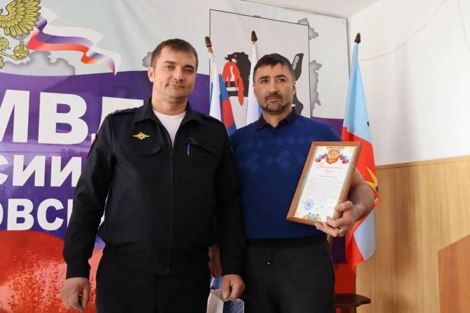 Житель Ангарска поймал девочку, сорвавшуюся с окна второго этажа. Фото: ГУ МВД по Иркутской области