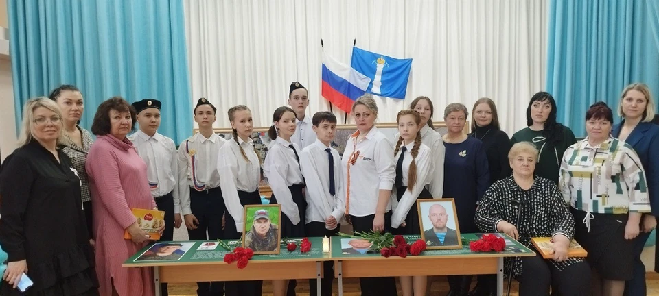 В ульяновской школе №86 открыли «Парты Героев». ФОТО: тг-канал администрации Ульяновска