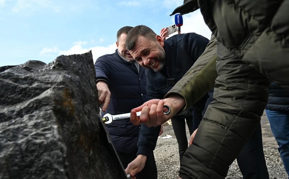 В городе-спутнике Донецка начата реализация грандиозного проекта строительства современного бассейна. Фото: denis-pushilin.ru