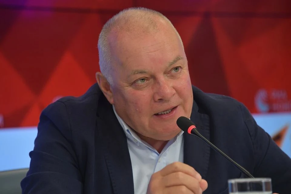 Телеведущий Дмитрий Киселев заявил, что заболел пневмонией