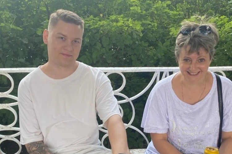 «Люди бежали, а террористы стреляли в спину»: семья погибшего новосибирца переживает год после теракта в «Крокусе»