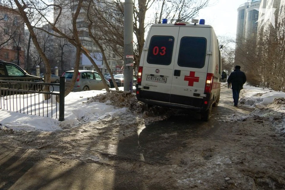 В Екатеринбурге 22-летний парень напал на двух спящих бомжей.