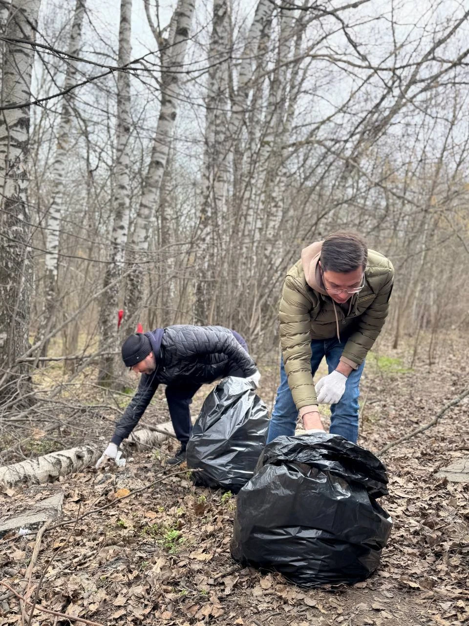 Мэр Нижнего Новгорода Юрий Шалабаев вместе с нижегородцами вышел на общегородской субботник.