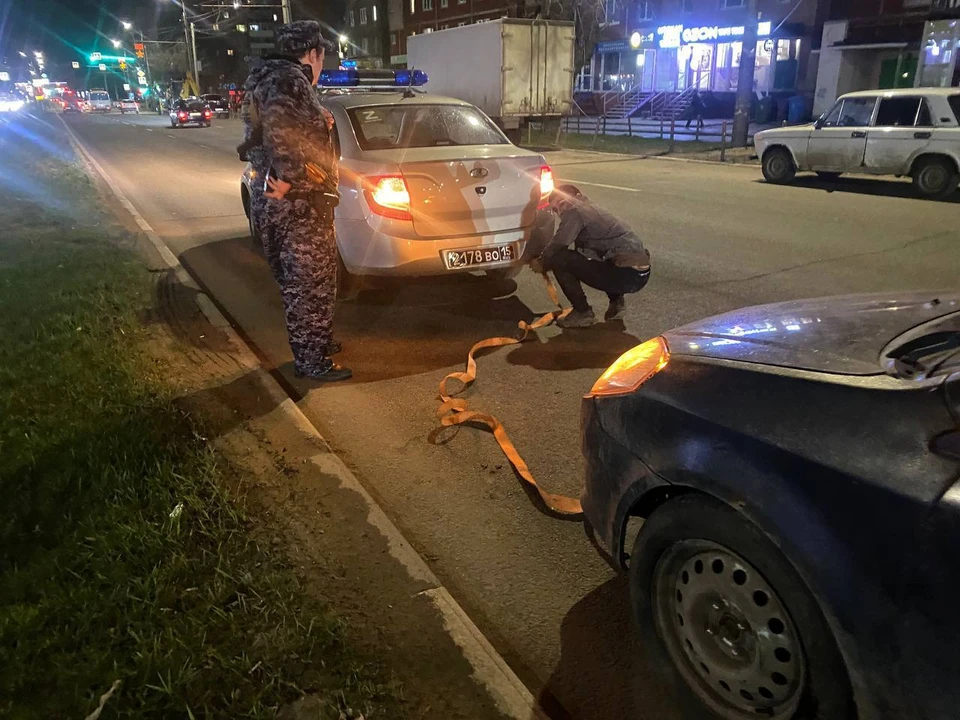 Тульские росгвардейцы выручили мужчину с заглохшим автомобилем на трассе.