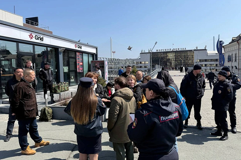 Рейды проходят в популярных местах города. Фото: Министерство туризма Приморья.