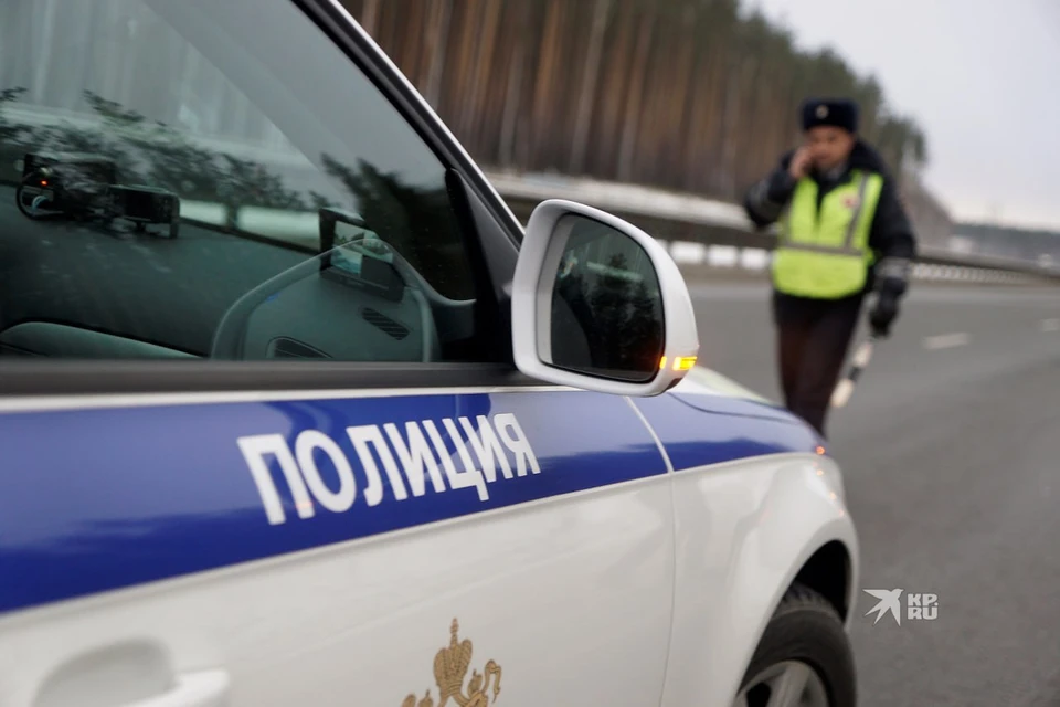 Сотрудники Госавтоинспекции патрулируют дороги Свердловской области