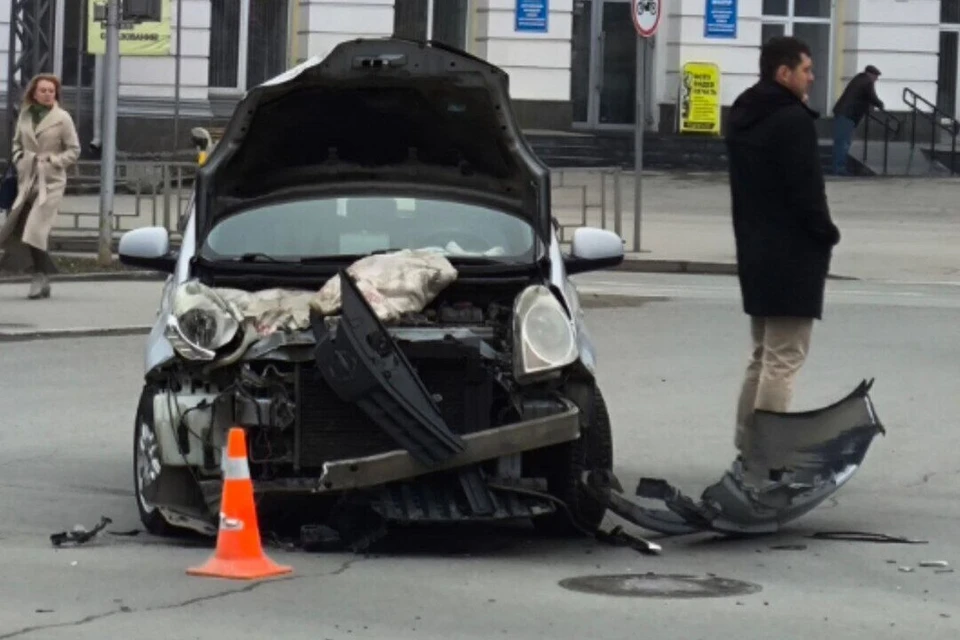 В обстоятельствах аварии сейчас разбираются правоохранители