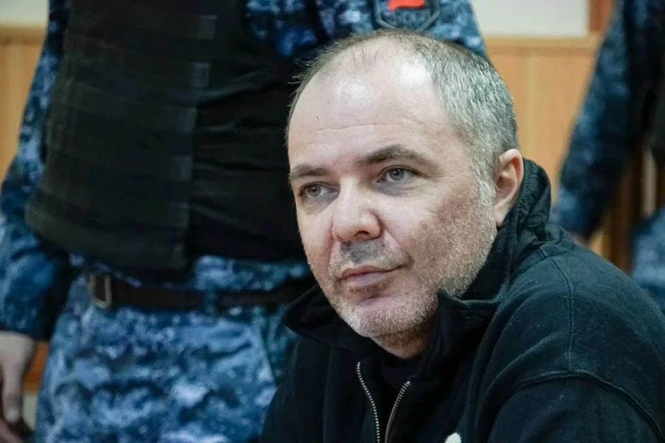 Самбурскому нельзя общаться с людьми, имеющими отношение к уголовному делу, пользоваться телефоном и интернетом, а также почтой и телеграфом
