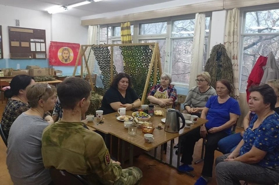 По словам женщин, речь военнослужащего наполнила их гордостью и вдохновением. Фото: «Новотроицкие покрова для СВОих» в Вконтакте