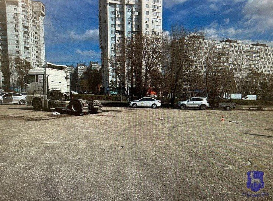Большегруз начал движение вперед и наехал на женщину