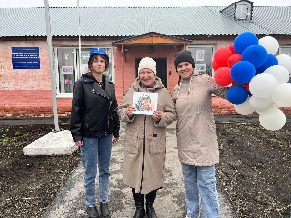 В Кемеровской области проходит флешмоб «Улыбка Гагарина».