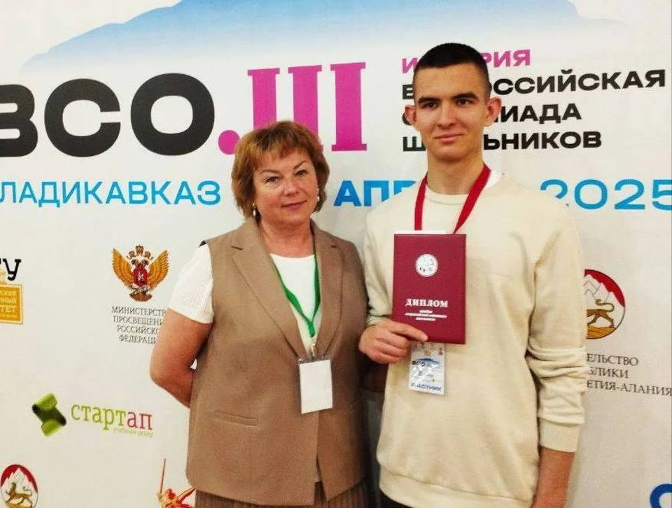 Александр и его наставник - Елена Лозина. Фото: телеграм-канал Михаила Развожаева