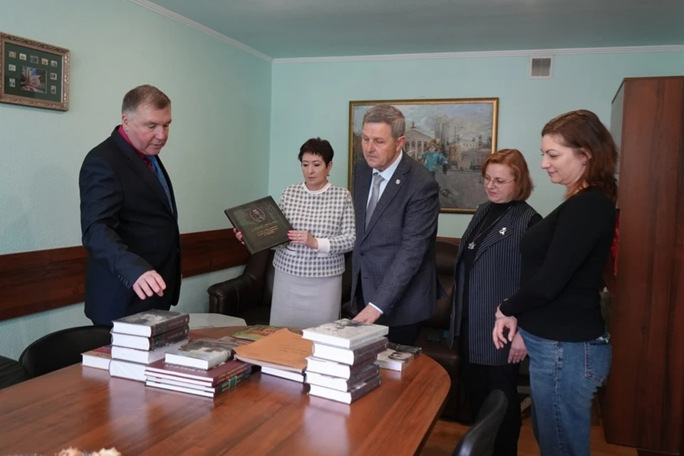 ДНР с рабочим визитом посетил представитель министерства физической культуры и спорта Приморского края Юрий Грачев. Фото: ТГ/Желтяков