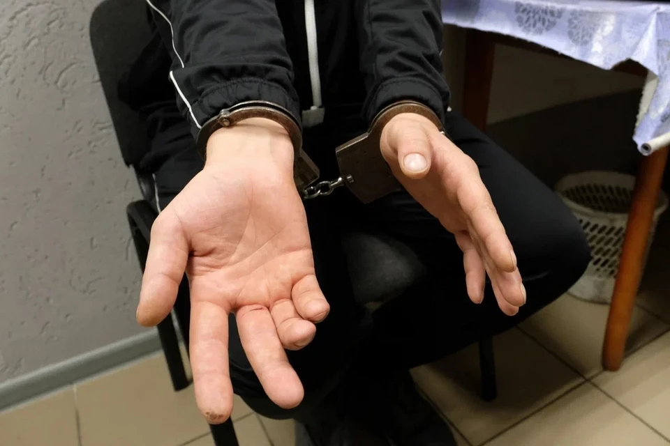 Курьера мошенников отправили под домашний арест на два месяца.
