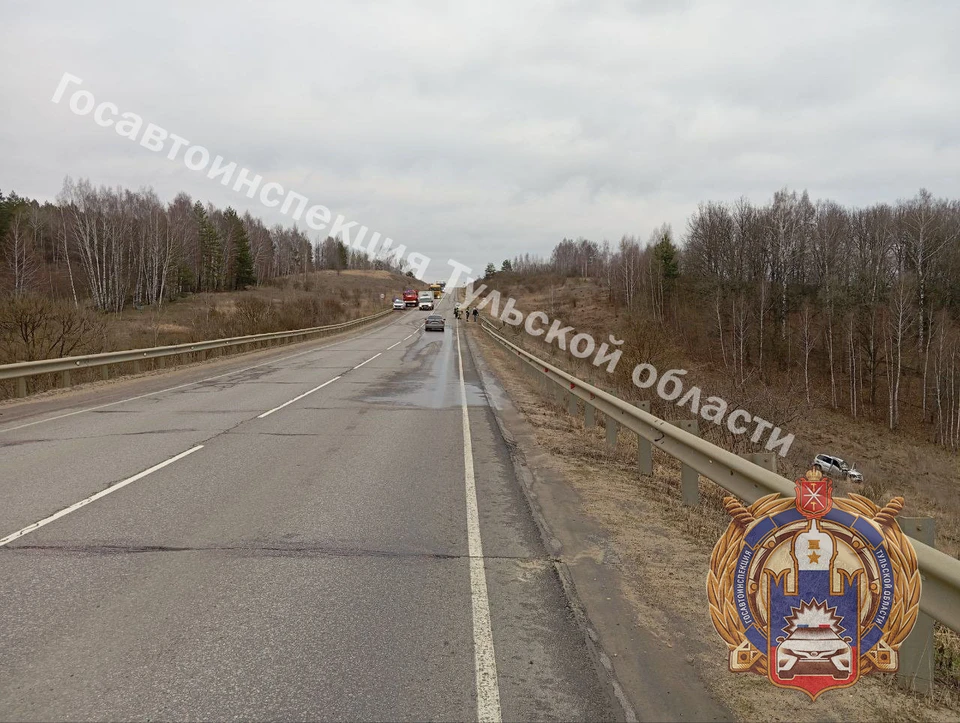 В Воловском районе автомобиль Chevrolet врезался в металлическое ограждение и съехал в кювет.