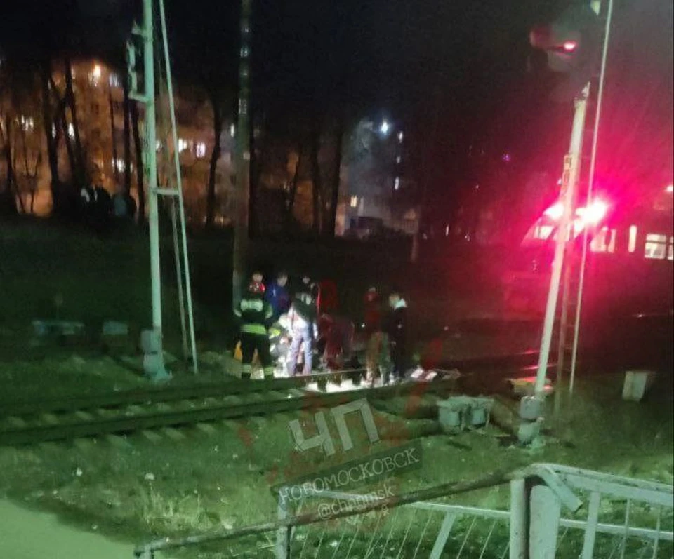 Нетрезвая тулячка попала под поезд в Новомосковске Тульской области. Фото: "ЧП Новомосковск".