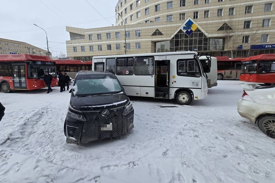 Снегопад спровоцировал серию аварий в Якутске 14 апреля. Фото: ГАИ Якутска