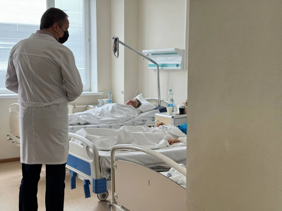 Еще один мужчина госпитализирован в состоянии средней степени тяжести.