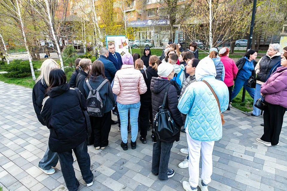 До конца этого месяца в городе планируют обустроить 11 детских площадок. Фото: телеграм-канал Александра Скрябина