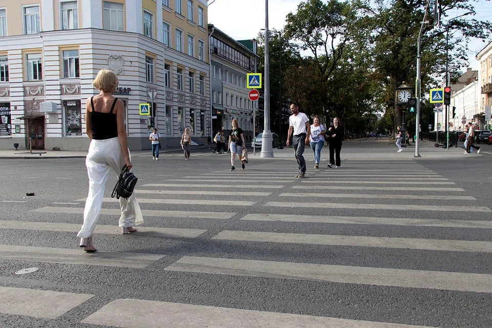 Жители Твери наслаждаются внезапным апрельским теплом.