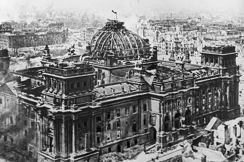 Знамя победы над Рейхстагом в Берлине, 1945 год. Фото: Темин Виктор | ИТАР-ТАСС | Архив.