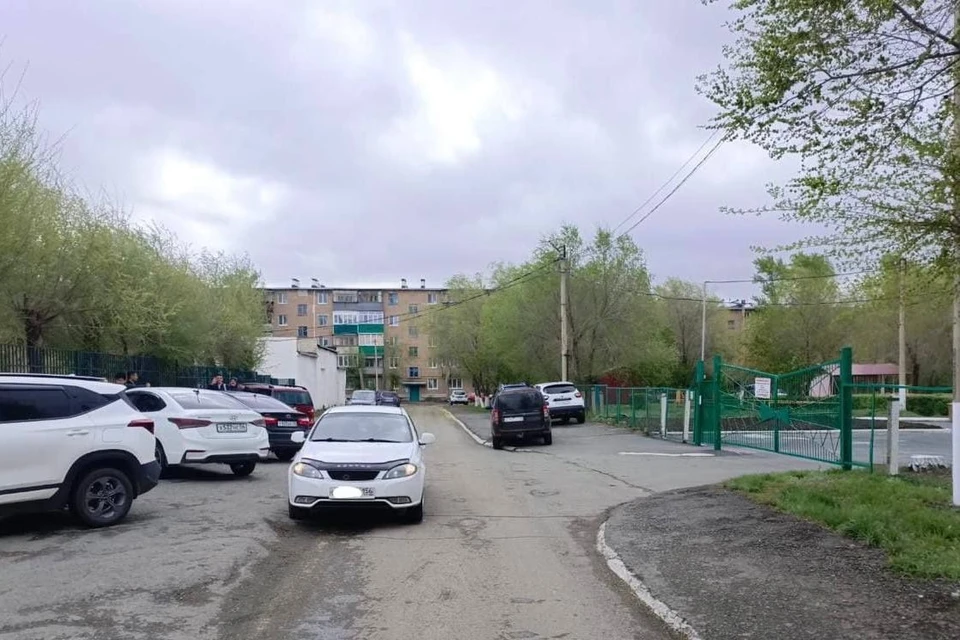 39-летний водитель автомобиля Ravon Gentra сбил девочку 2016 года рождения, которая выбежала на дорогу. Фото: Оренбургская Госавтоинспекция