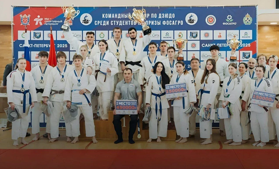 Победителем турнира стала команда НГУ имени П.Ф.Лесгафта и получила награду в 450 тыс. рублей. Фото: Роман Стецков