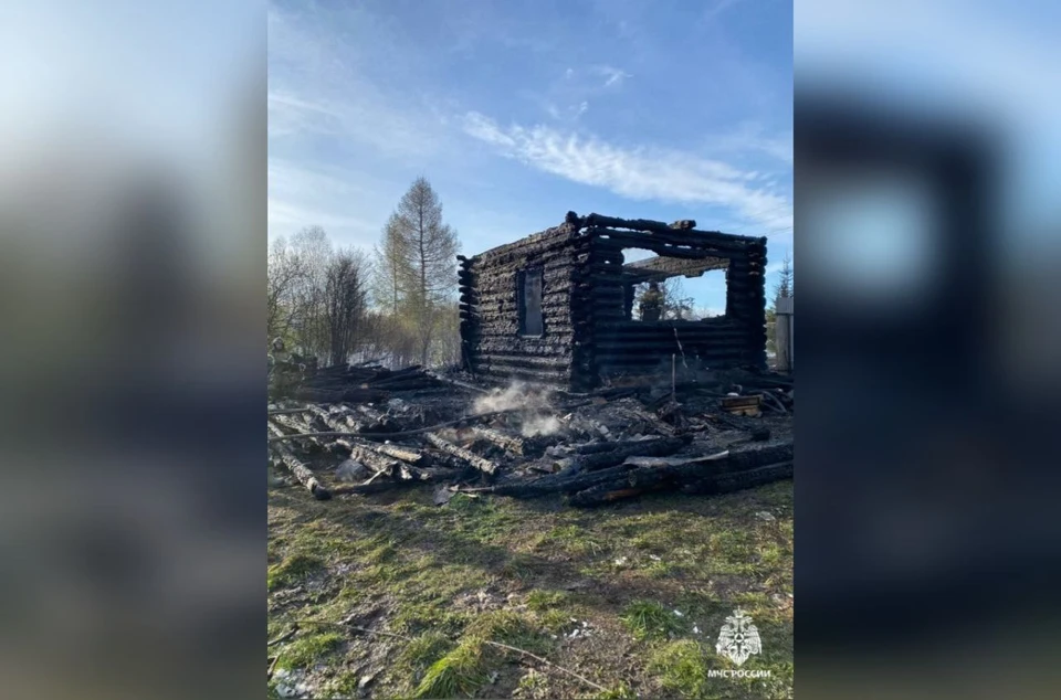 Площадь пожара составила 60 кв.м. Фото: МЧС Удмуртии