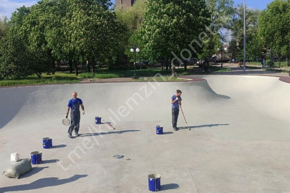 На данный момент в скейт-парке ремонтируют площадки для катания. Фото: ТГ/Кулемзин