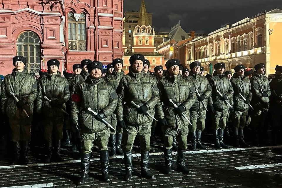 Кубанские казаки поучаствовали в ночной репетиции Парада Победы в Москве Фото: t.me/vlasovkuban