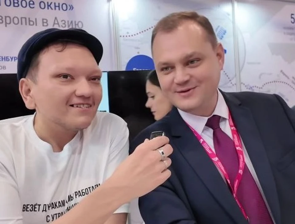 Башкирский блогер расспросил оренбургского министра на выставке в Ташкенте. Фото - соцсети Дамира Вахитова