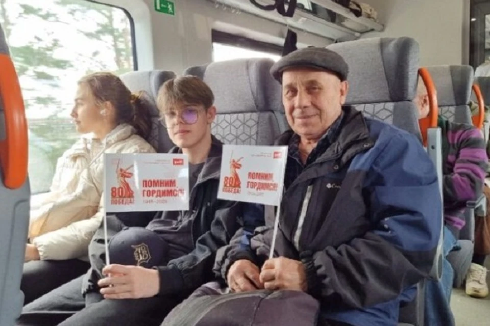 Уральцы участвовали в викторине в электричке. Фото: пресс-служба «Движения Первых»