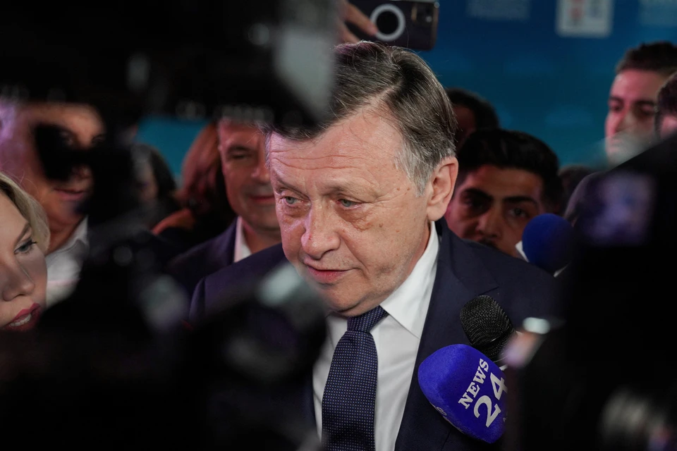 Кандидат от правящей партии Антонеску призвал жителей проголосовать на выборах президента Румынии
