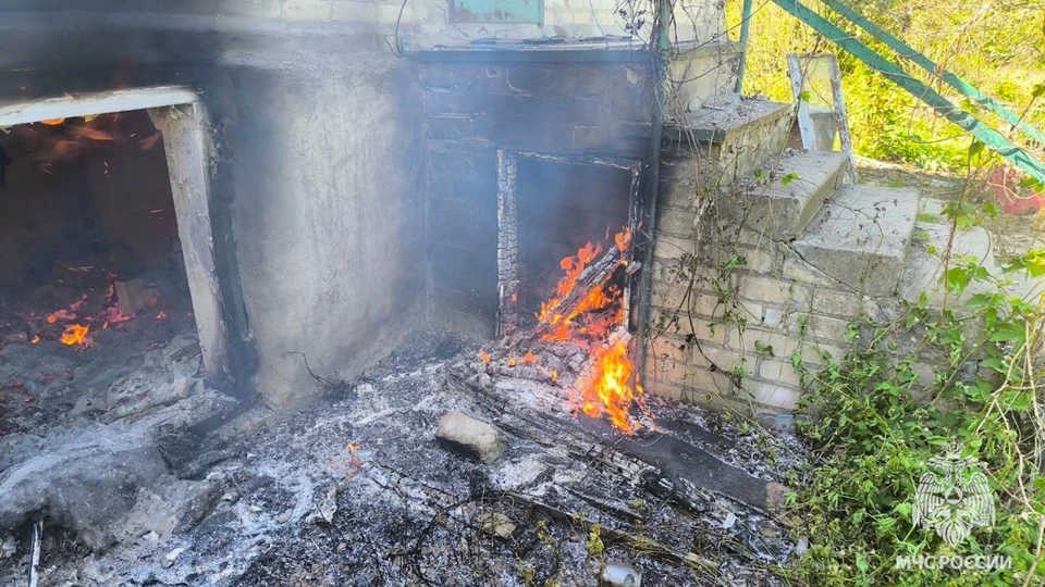 Один человек погиб на пожарах в ЛНР за сутки. ФОТО: МЧС России