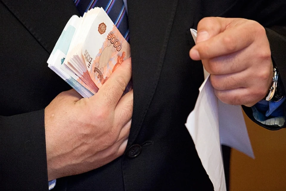 В РФ чаще всего ловят взяточников при получении сумм меньше 10 тысяч рублей