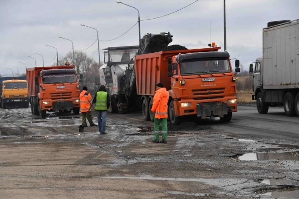 Средства уйдут на ремонт 170 участков дорог, реконструкцию мостов и путепроводов.