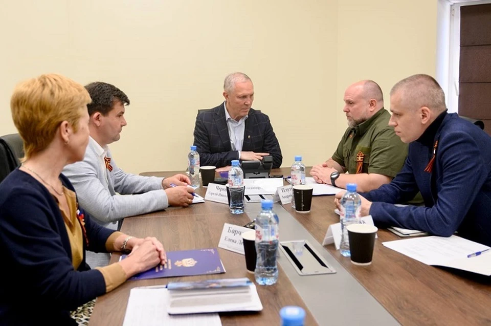 Рабочая встреча губернатора региона Владимира Сальдо прошла с замминистра здравоохранения России Андреем Плутницким. ФОТО: тг-канал Владимира Сальдо